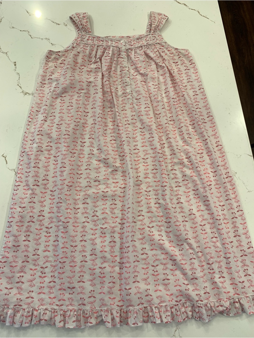 Sleeveless Nightgown Featuring Bunches Of Cherries Women’s Size 1X - Picture 3 of 9